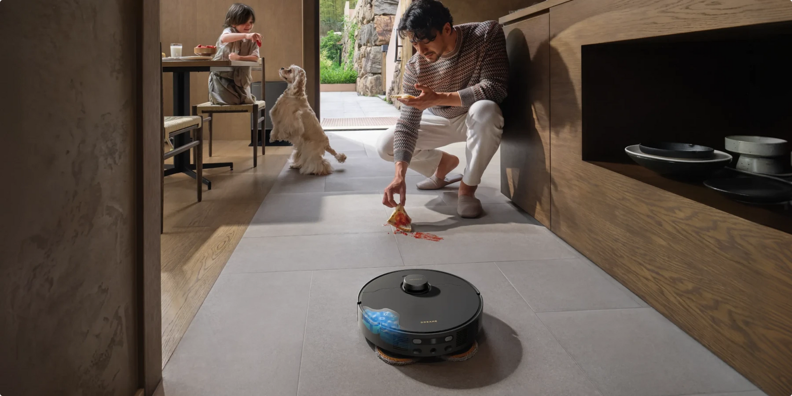Dreame Matrix10 Pro robotstofzuiger Zwart met nylon dweilpad verwijdert hardnekkig vet in de keuken effectief.