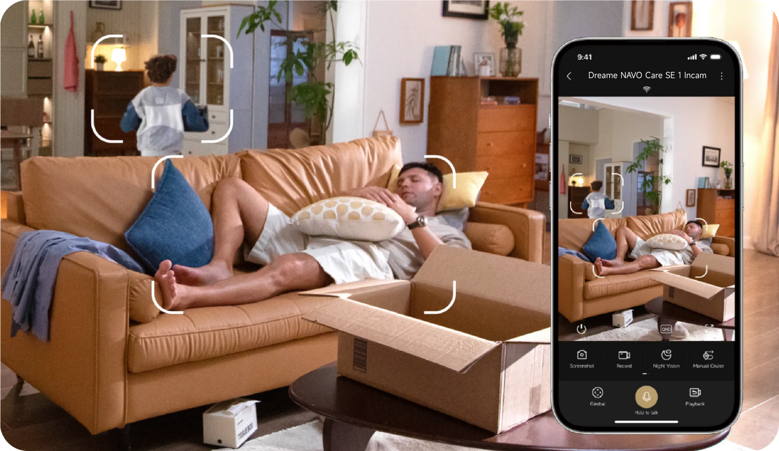 Dreame NAVO Care SE 1 InCam AI-persoonsdetectie herkent kind op de bank in de woonkamer