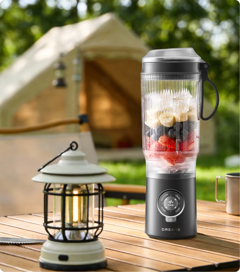 Dreame Portable Blender mixt vers fruit in de buitenlucht voor gezonde drankjes tijdens het kamperen