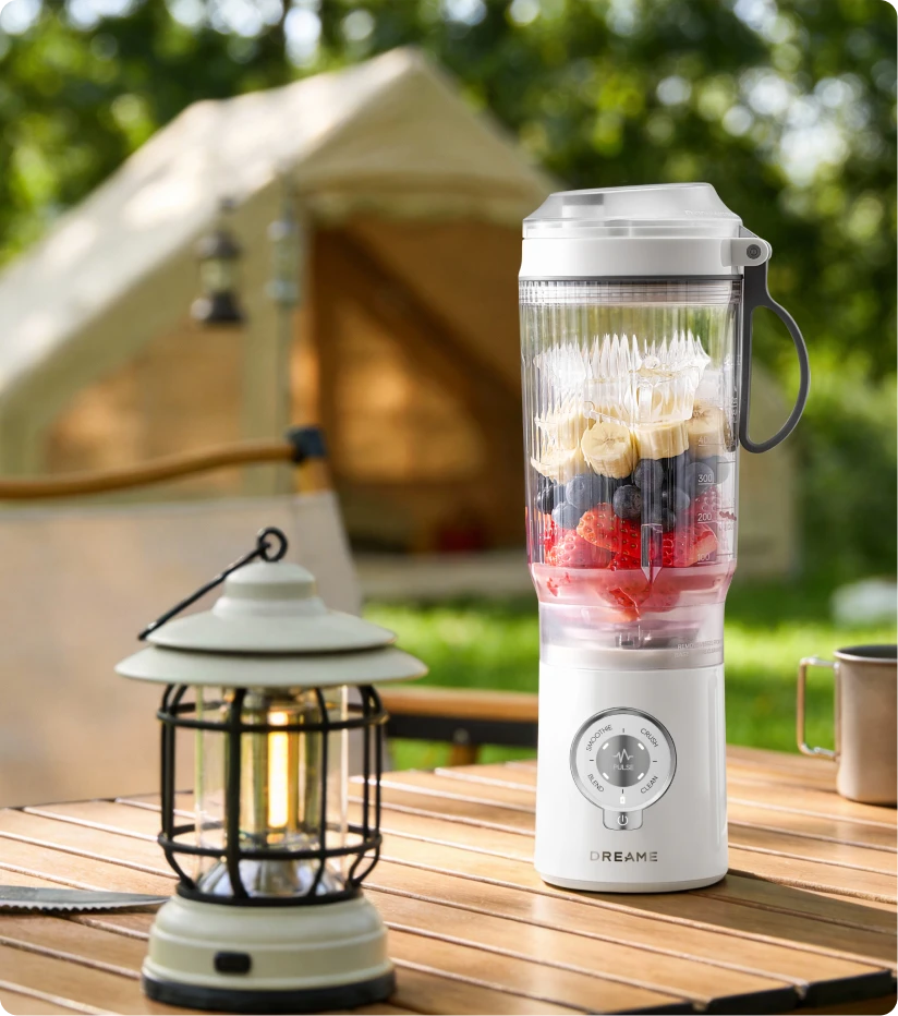 Dreame Portable Blender mixt vers fruit in de buitenlucht voor gezonde drankjes tijdens het kamperen