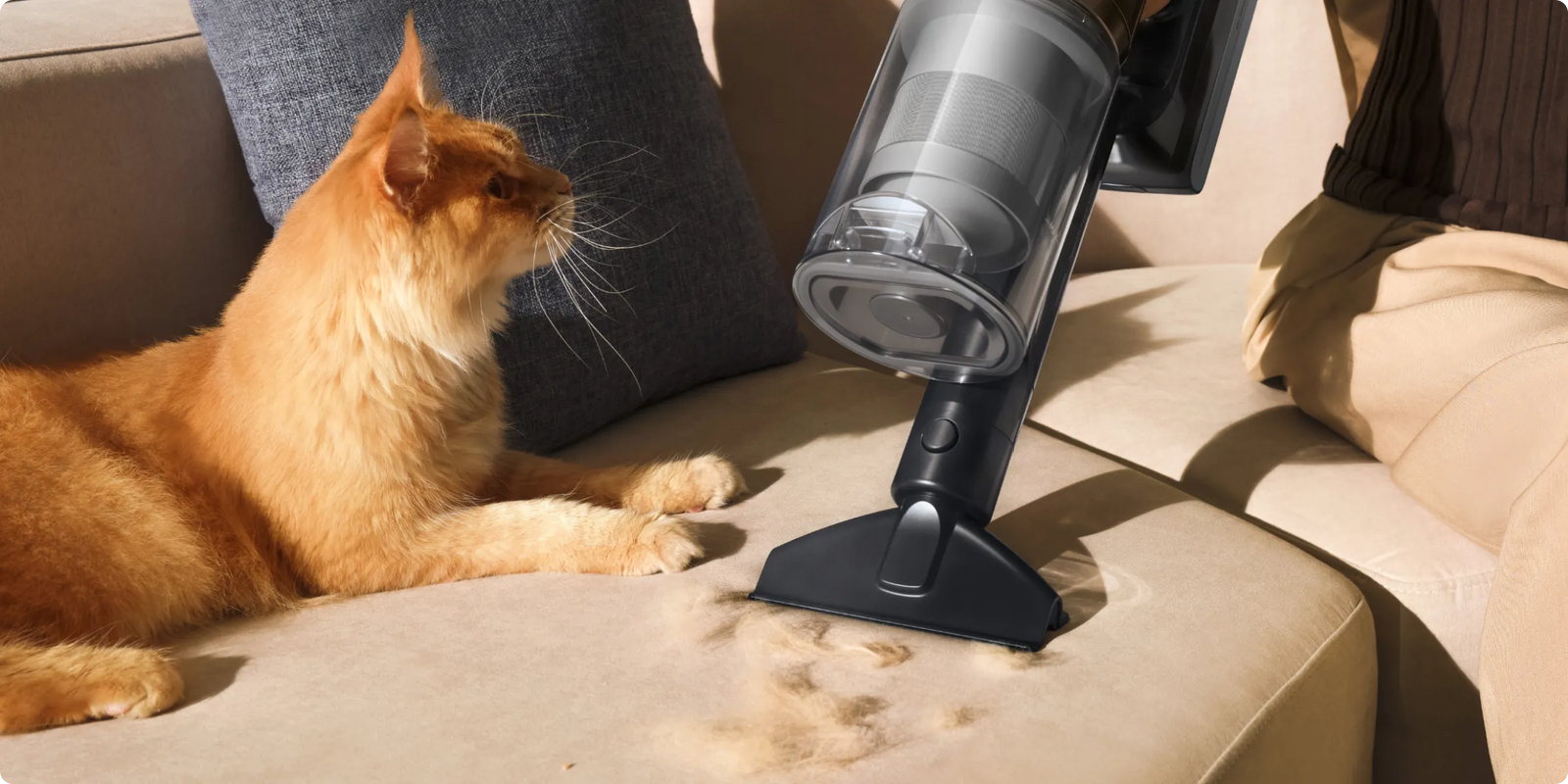 Dreame   Z30 Pro Aqua-A huisdierborstel voor het eenvoudig verwijderen van kattenharen op de bank